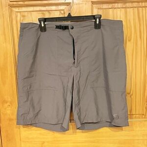Mountain Hardwear Men's Gray cargo Shorts
